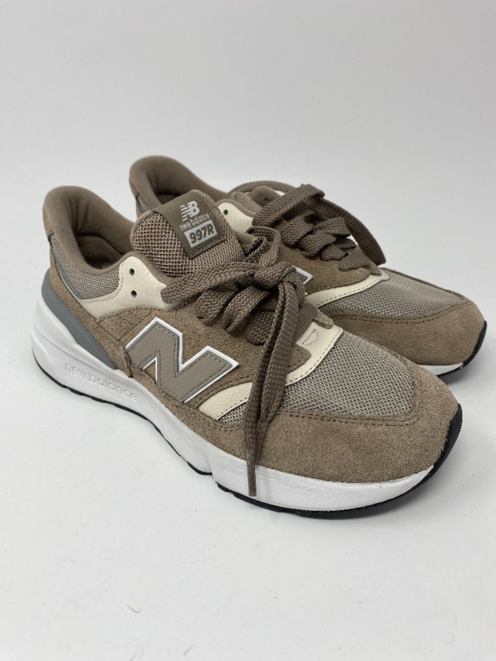 New Balance 997R Shoes Sneakers Boys 6 Mushroom Linen Running Walking Gym
